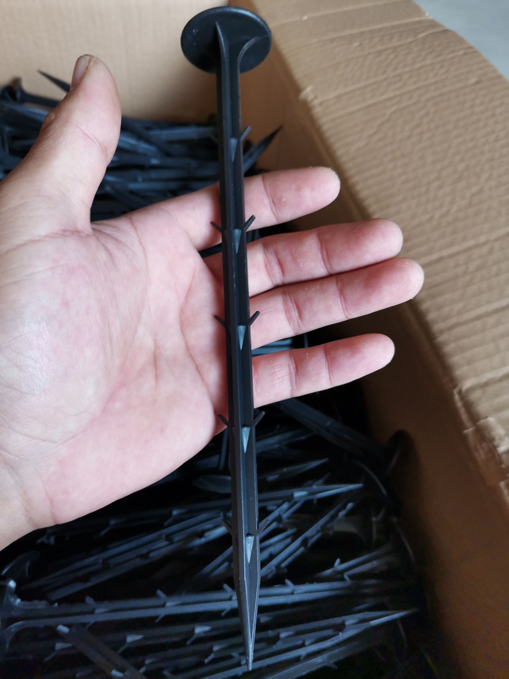 厂家直销地布钉防草布地钉可开发票发样品全新料PP材质