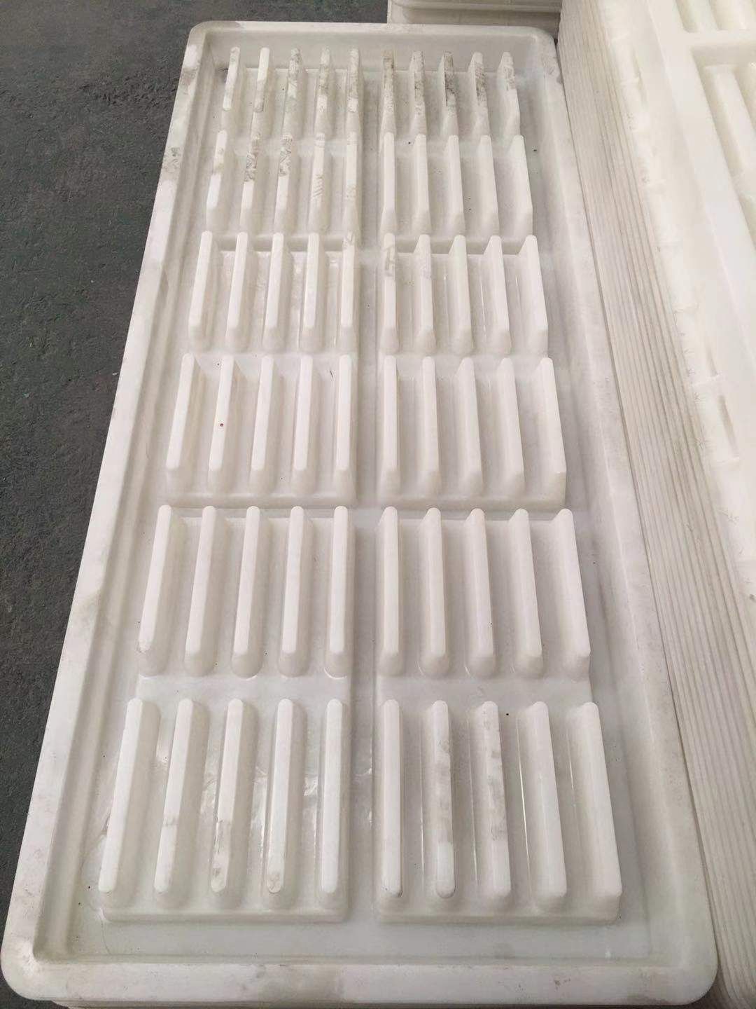  水泥漏粪板模具韧性跟强度好可以反复使用循环使用