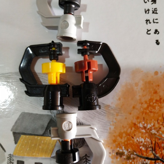 昆明喷头  特殊流道设计，水滴细密，分布均匀，不伤苗，不滴水。