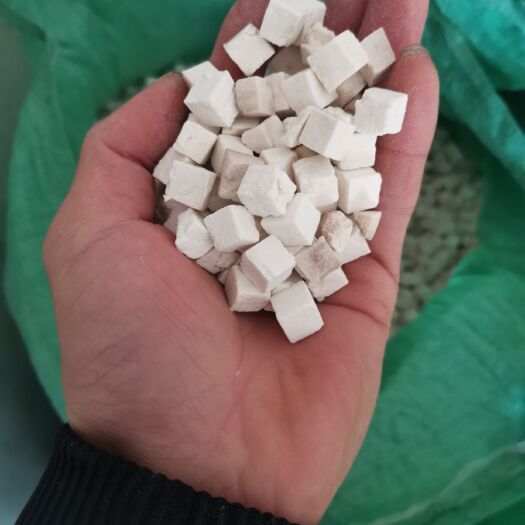 岳西县安徽大别山茯苓丁。