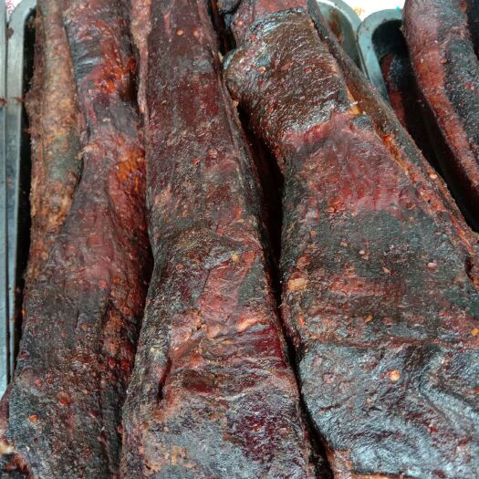 秀山腊排骨  重庆秀山纯烟熏老五花腊肉，后腿腊肉