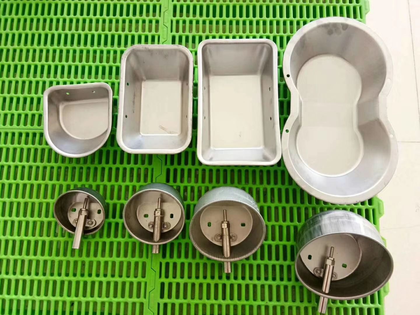各种养猪设备，安装，包括，全自动料线，全自动刮粪机，环控设备