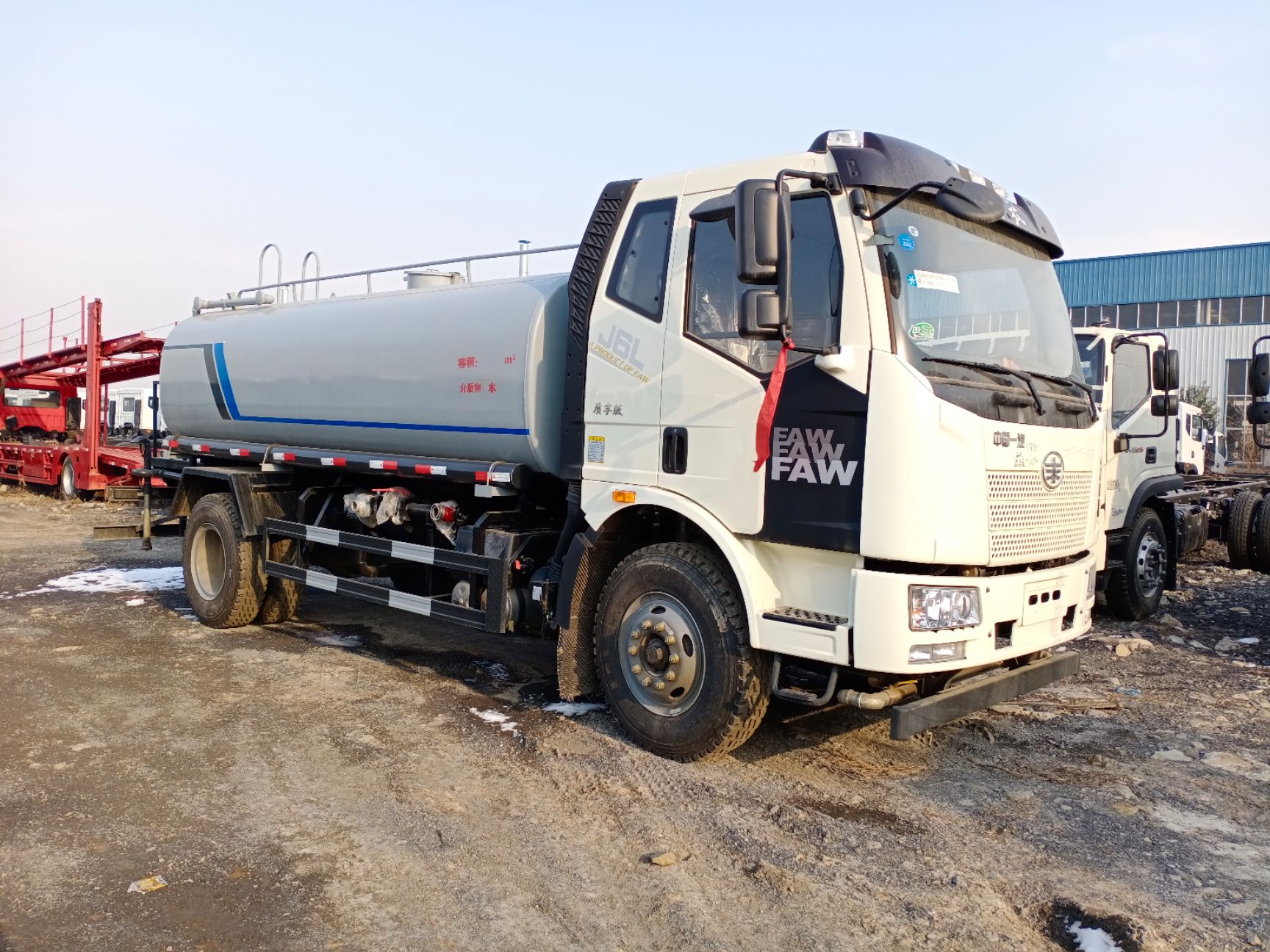 全新国六排放标准东风系列洒水车，垃圾清运车