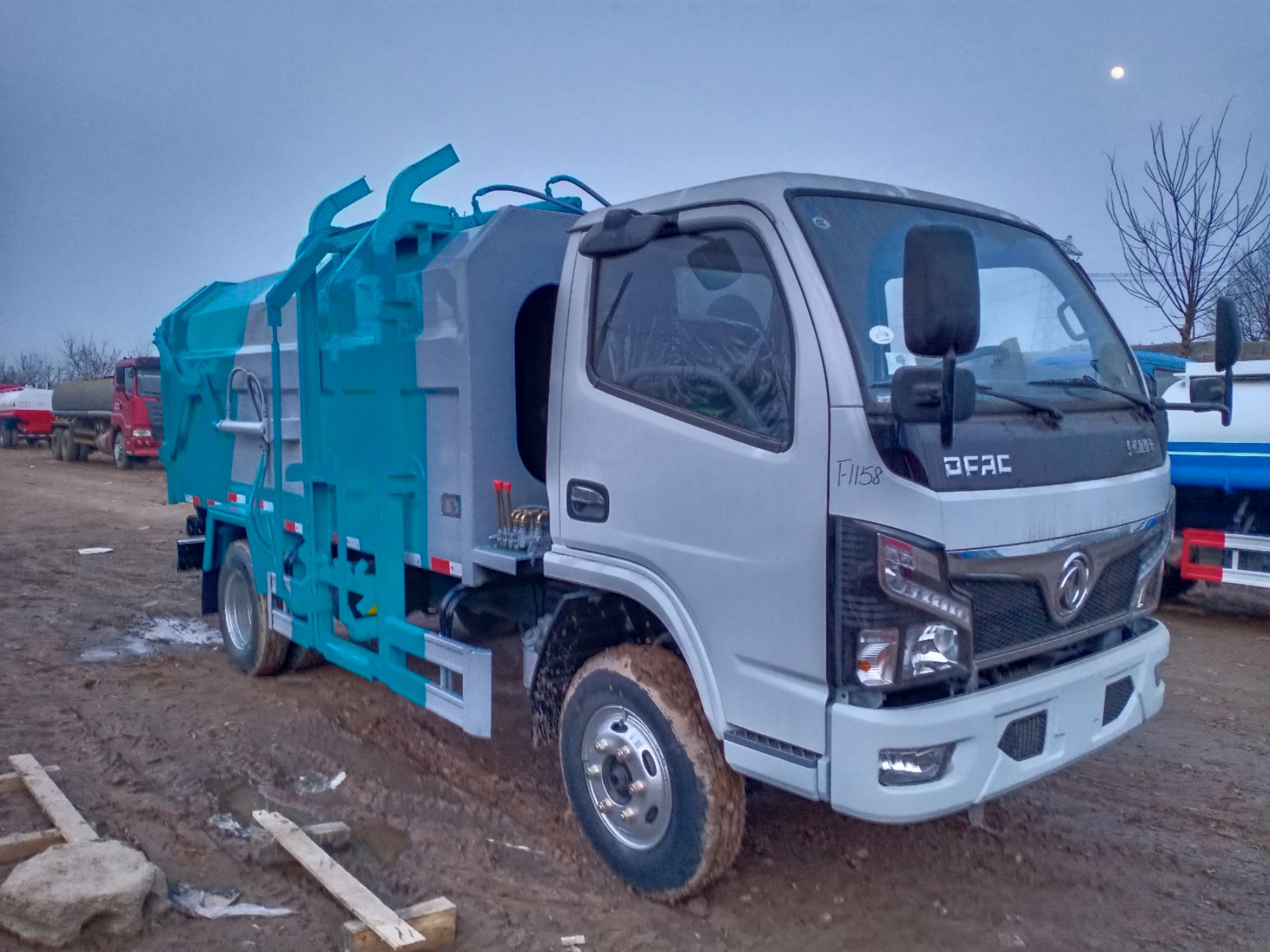 全新国六排放标准东风系列洒水车，垃圾清运车