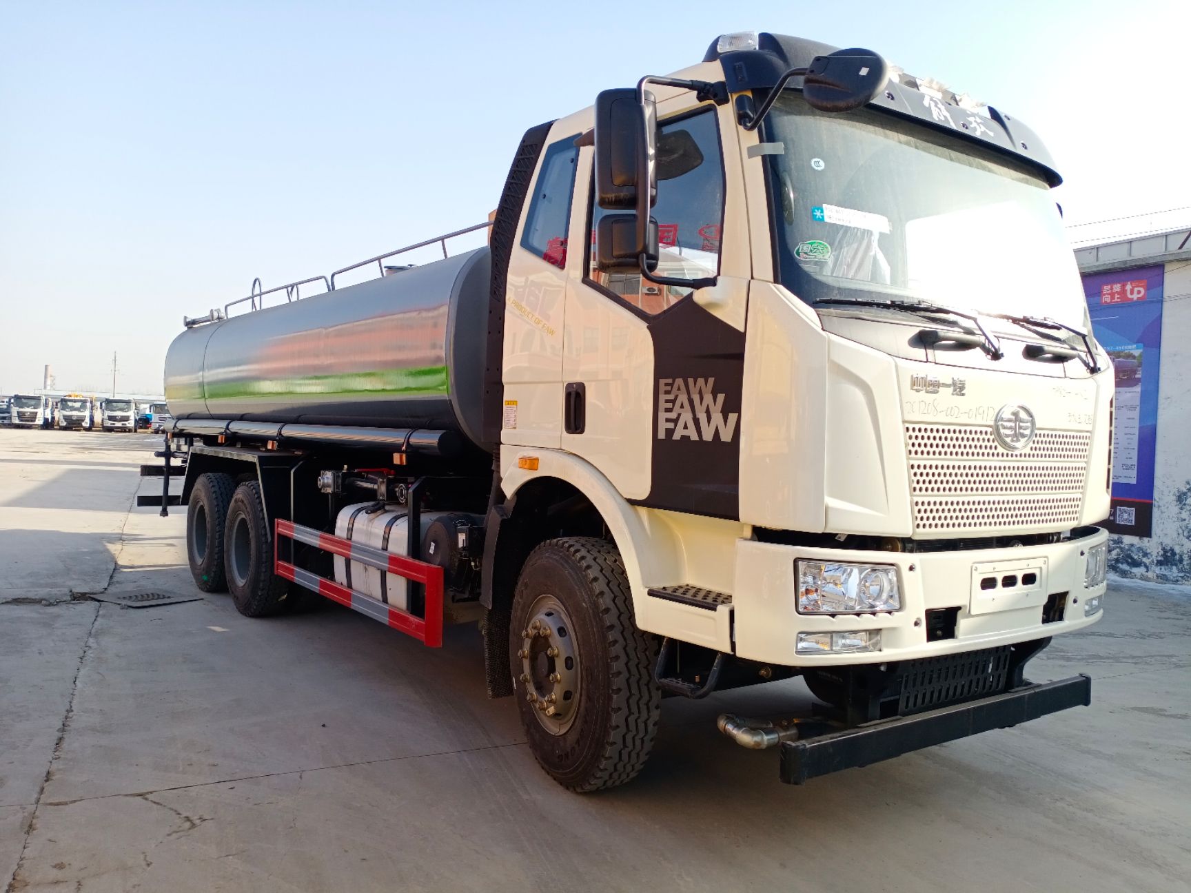 全新国六排放标准东风系列洒水车，垃圾清运车