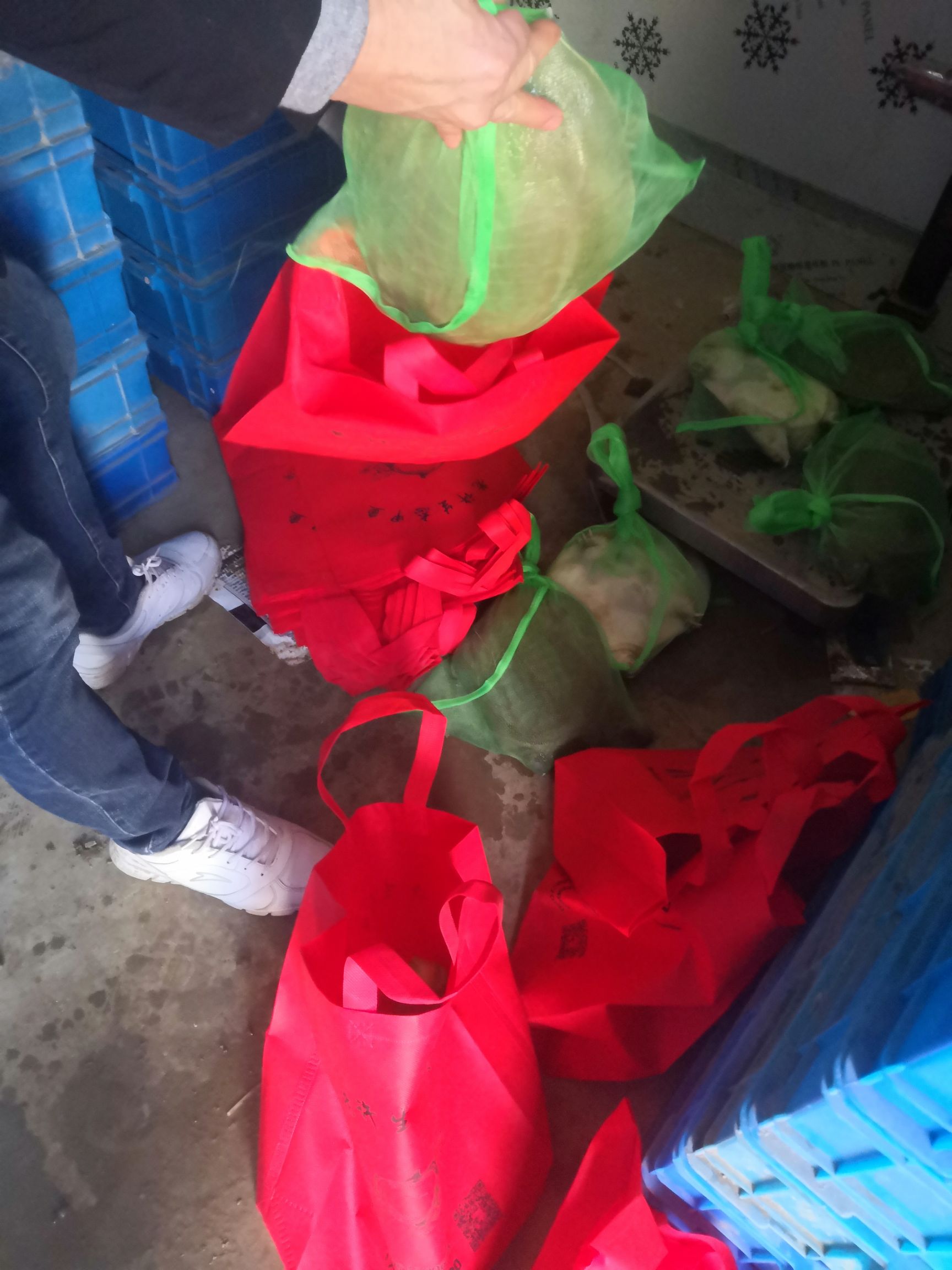 珍珠鳖  六七年的甲鱼，不吃一粒饲料，自然生长2到5斤的规格，质量保证