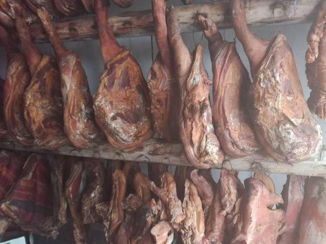 四川省大凉山甘洛县海棠镇高山散养粮食猪腊肉