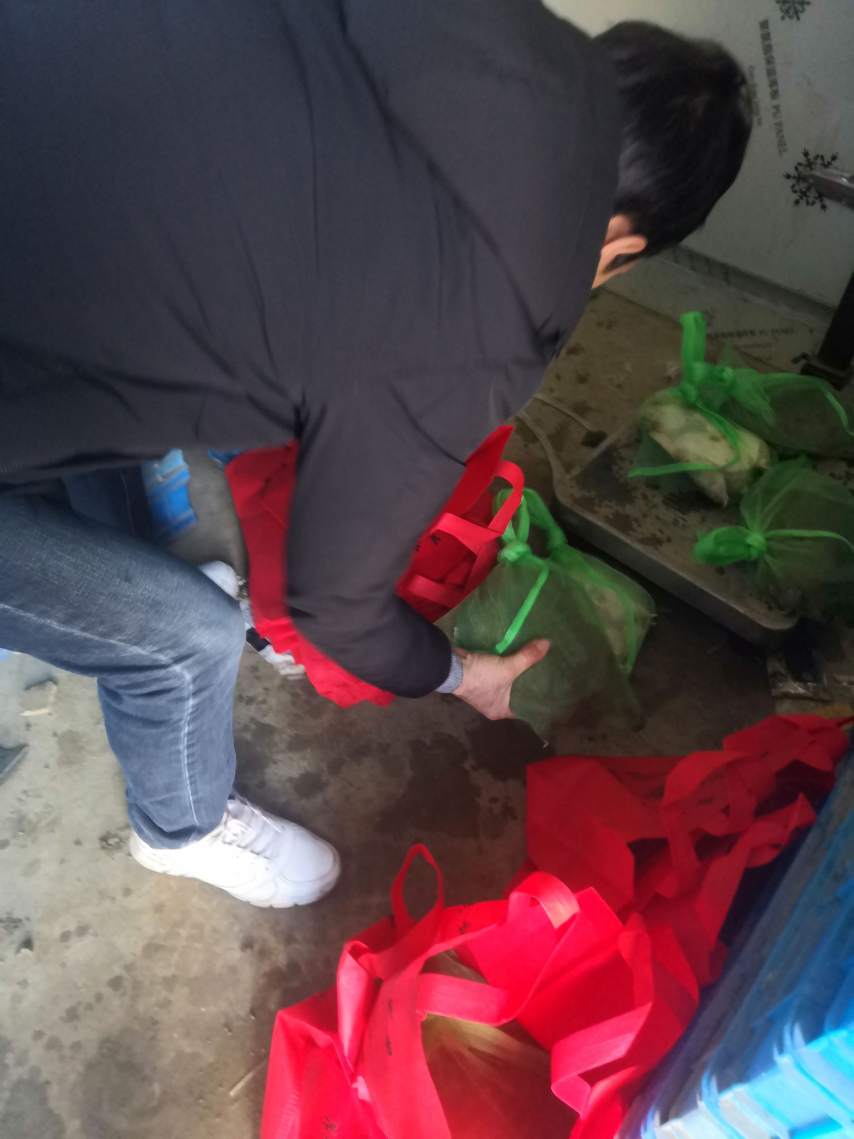 珍珠鳖  六七年的甲鱼，不吃一粒饲料，自然生长2到5斤的规格，质量保证