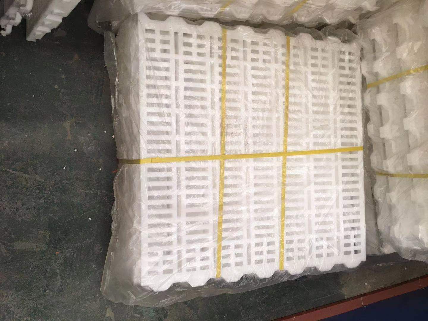  塑料漏粪板有聚丙烯注塑而成具有韧性承重强易清洗等特点