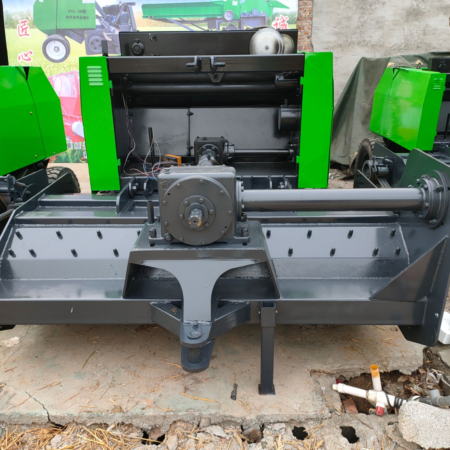 粉碎打捆机 粉碎捡拾打捆机，30马力的拖拉机就可以带动
