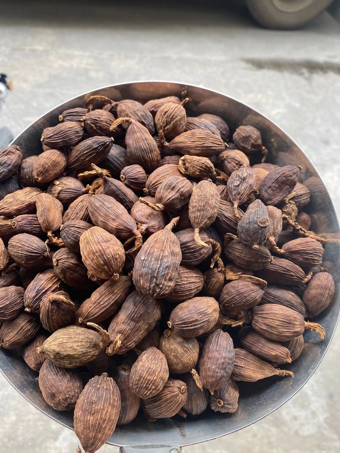 云南统货草果炭烤全干云南统货草果电烤云南选货大草果，批零兼营