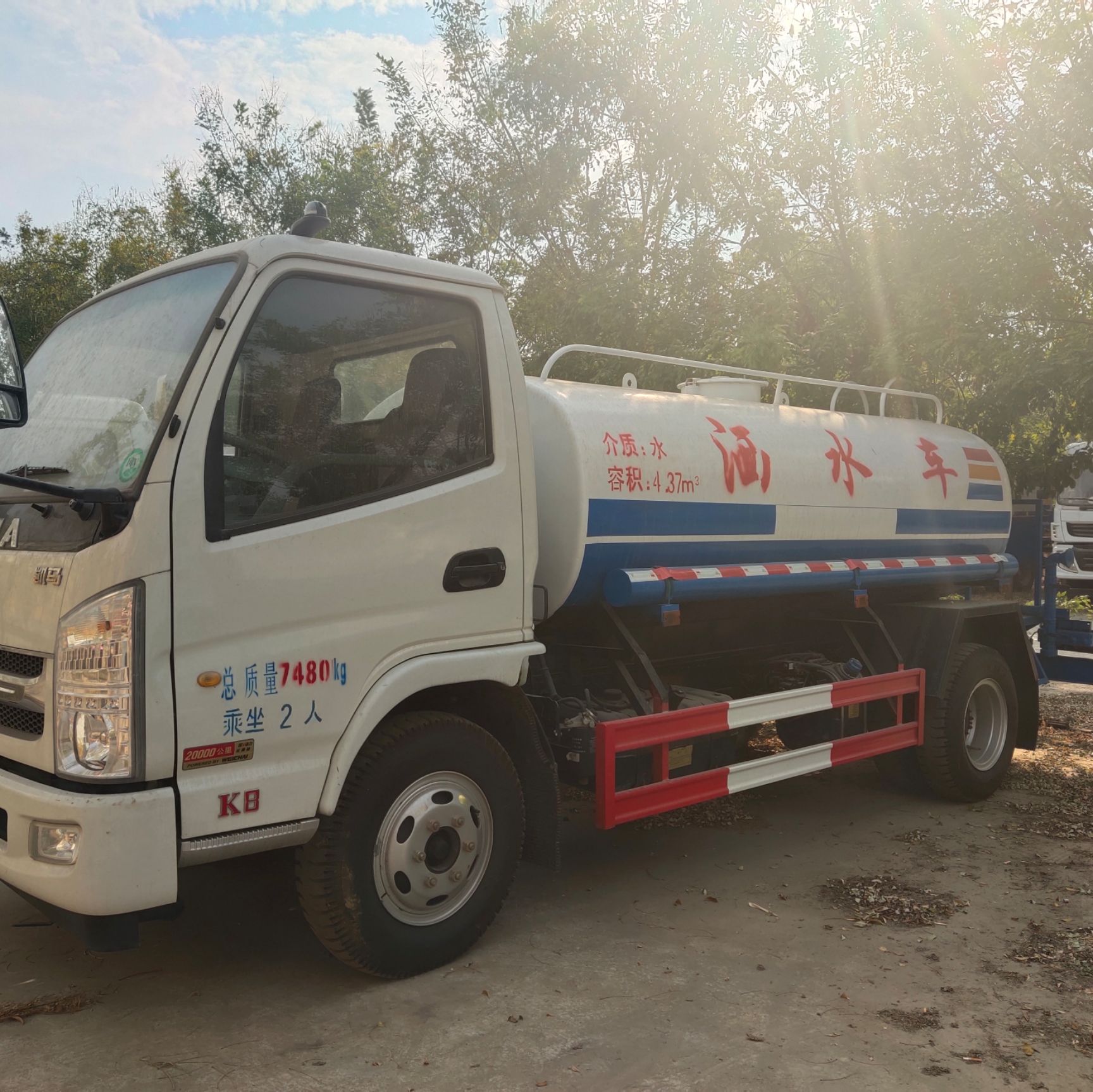  环卫车三轮洒水车，三轮吸粪车，抽粪车街道洒水