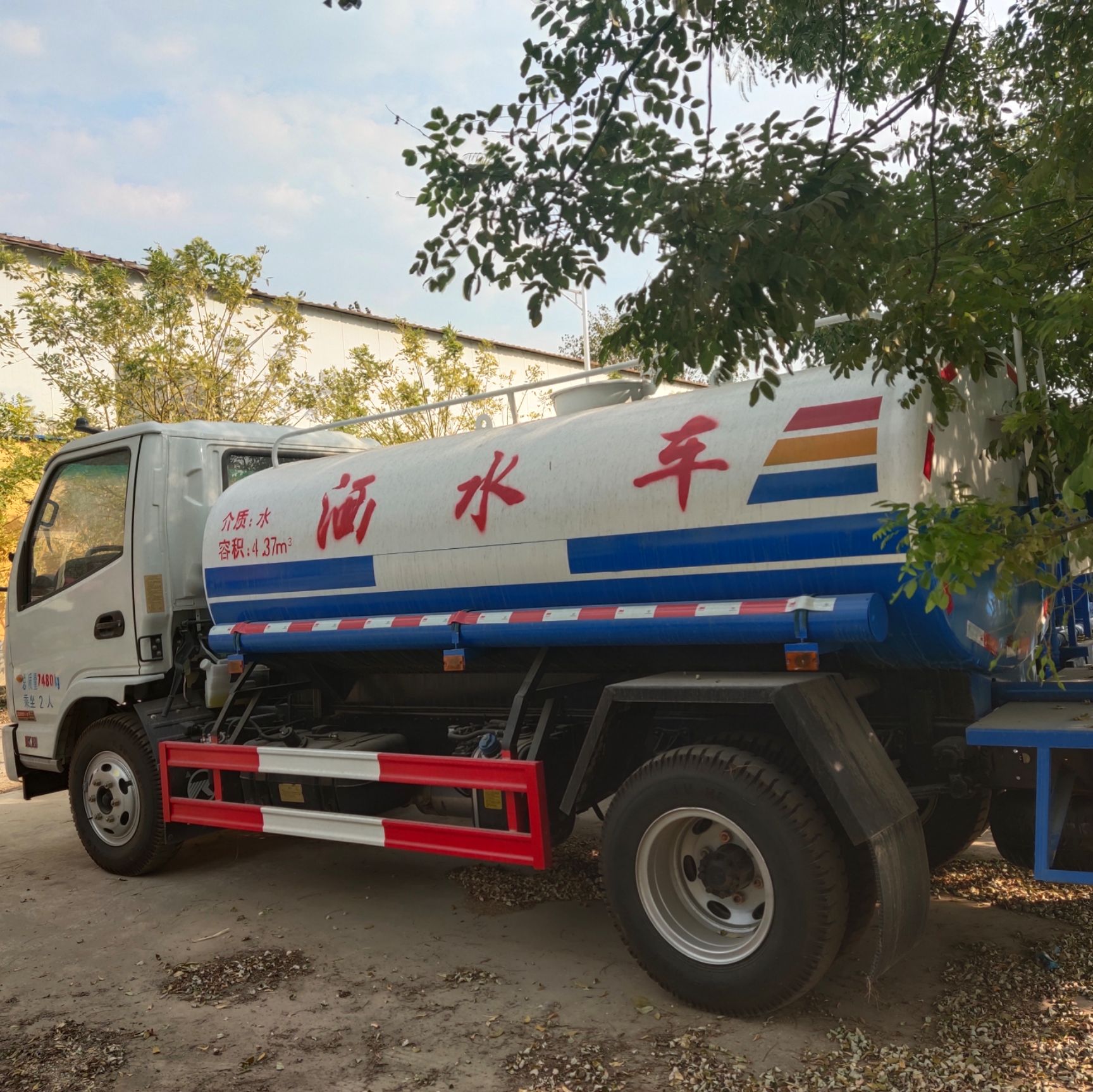  环卫车三轮洒水车，三轮吸粪车，抽粪车街道洒水