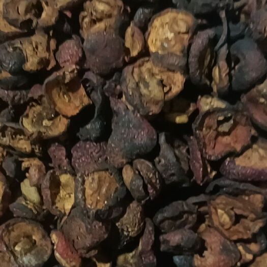 平邑县焦山楂  产品：炒山楂
性状：果肉黄褐色，表面焦褐色，有焦斑，有焦香气