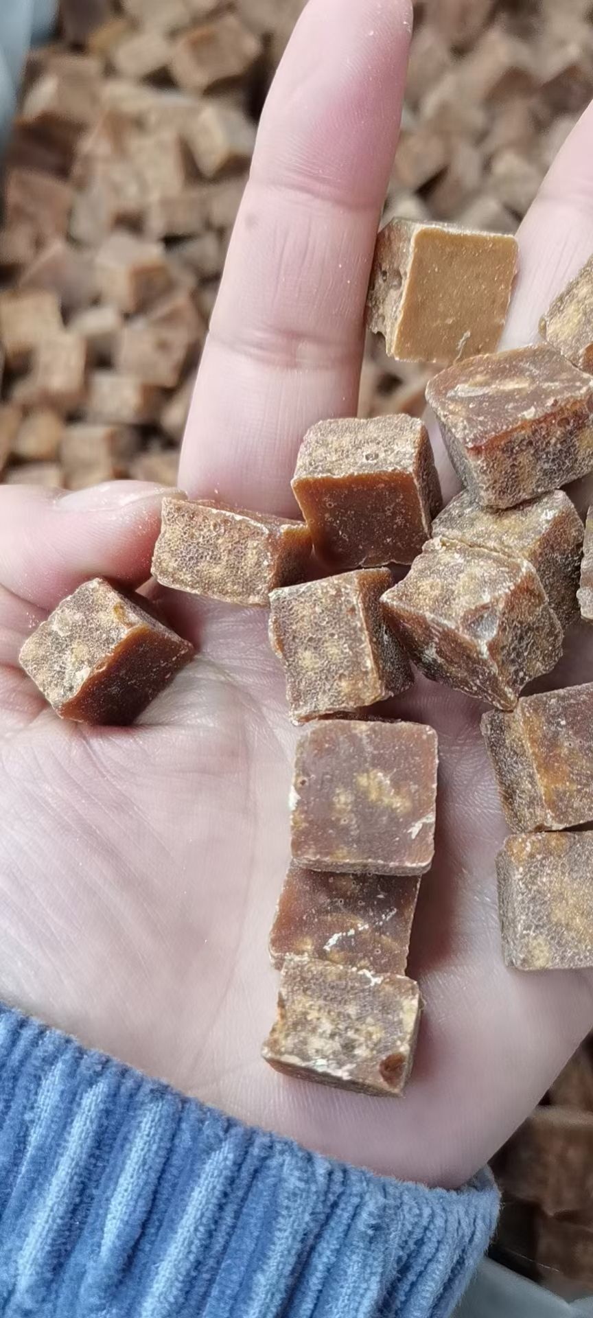 厂家直发散装手工颗粒梨膏糖清凉薄荷糖果跑江湖地摊深色梨膏糖