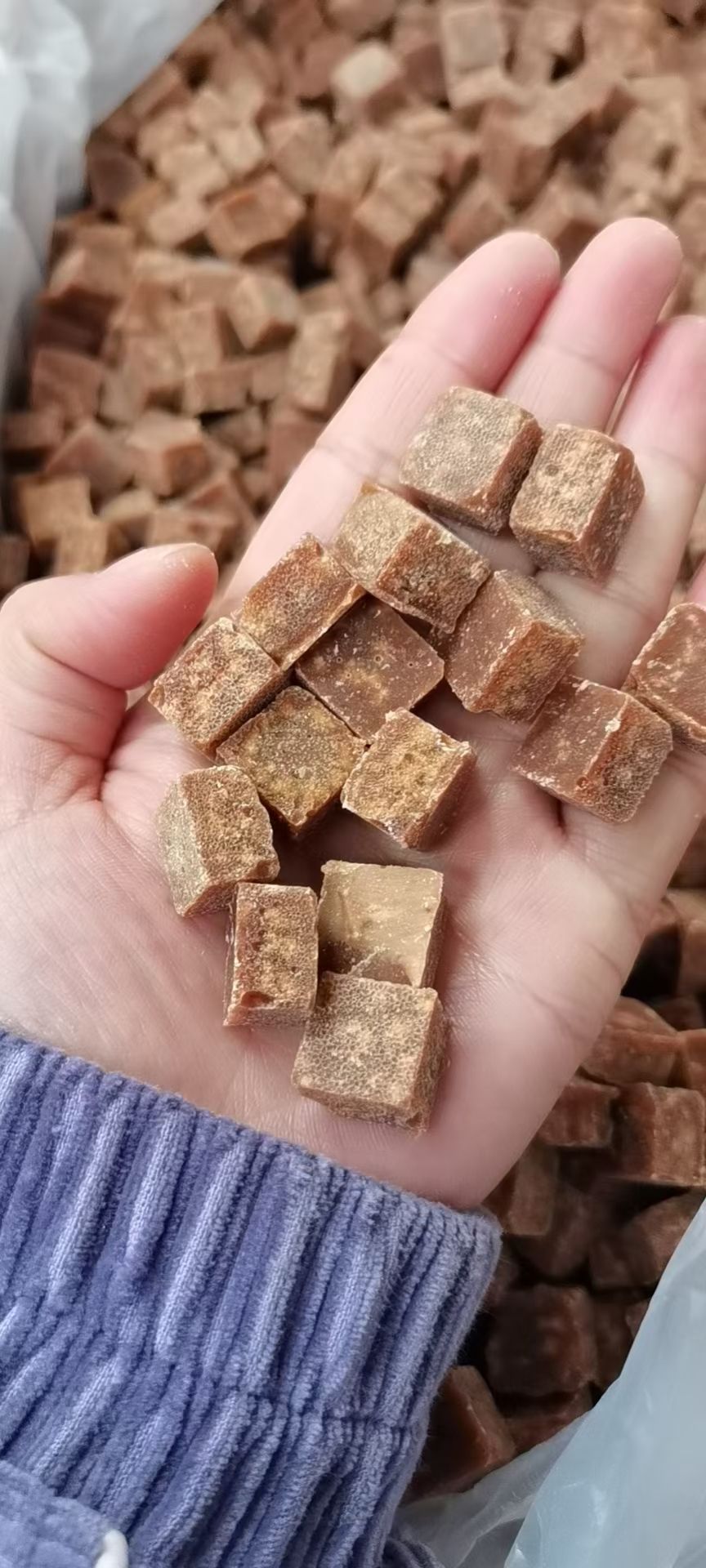 厂家直发散装手工颗粒梨膏糖清凉薄荷糖果跑江湖地摊深色梨膏糖