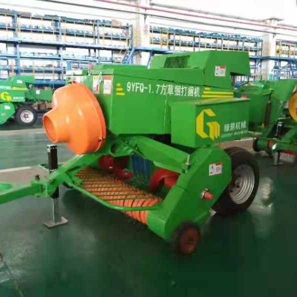 轮式拖拉机  小麦秸秆，稻草打捆机
