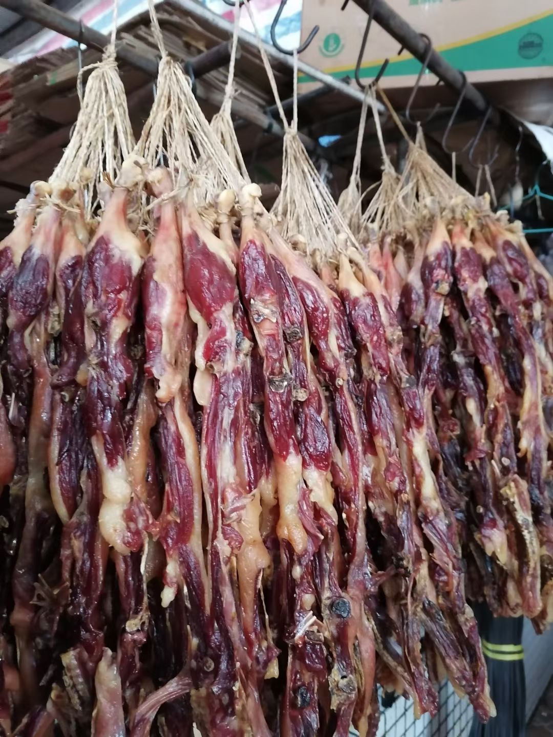 广州腊鸭腿  农家腊鸭条，现货提供，口感好，香味扑鼻，拿来炒，煎
