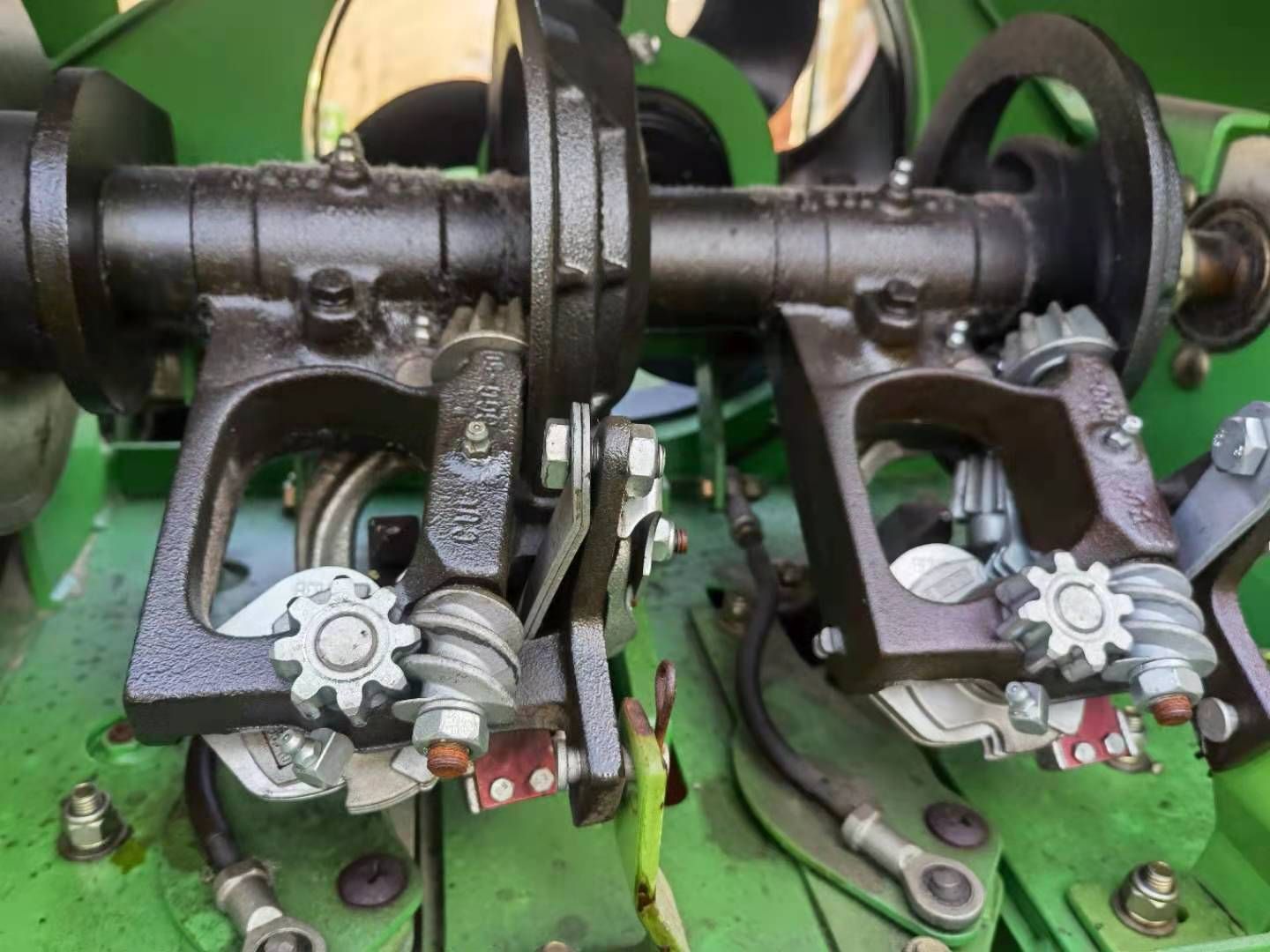 轮式拖拉机  小麦秸秆，稻草打捆机