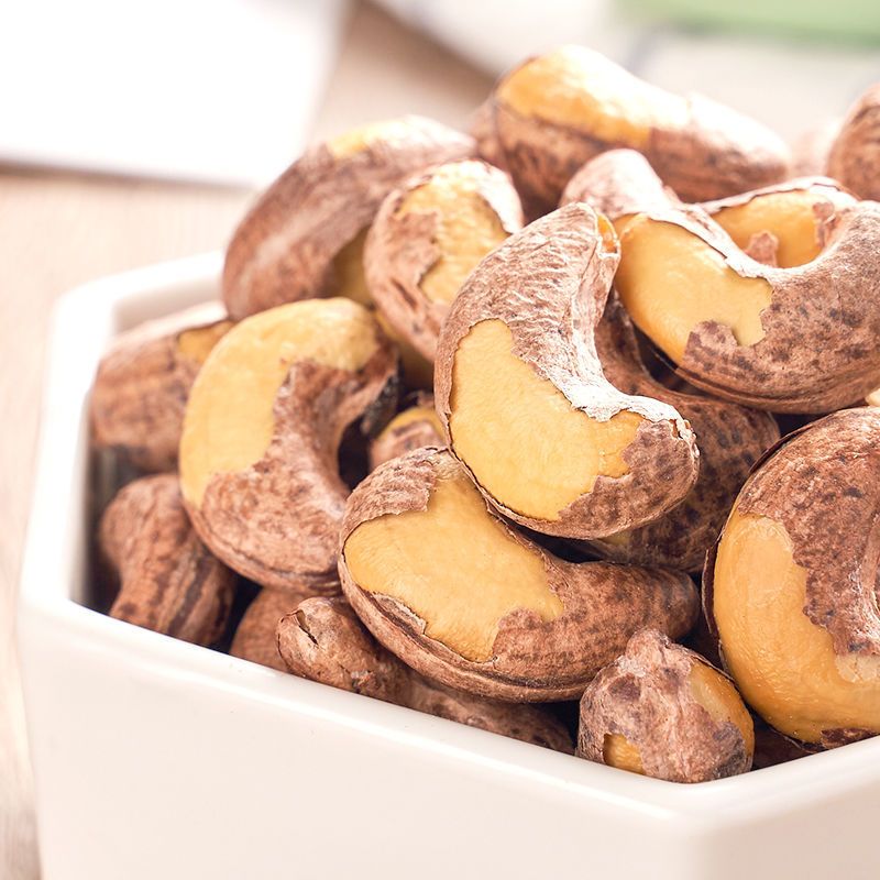 新货炭烧腰果仁零食坚果香酥腰果果仁带皮腰果休闲零食包邮