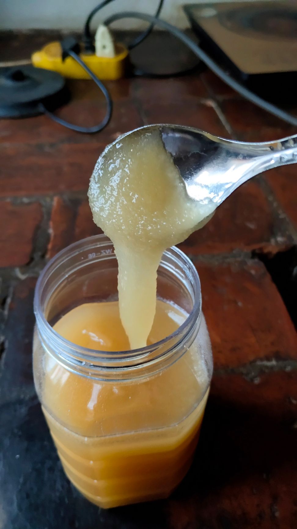 蜂蜜都结晶了是纯蜂蜜吗(蜂蜜都结晶了是纯蜂蜜吗为什么) 蜂蜜都结晶了是纯蜂蜜吗(蜂蜜都结晶了是纯蜂蜜吗为什么)