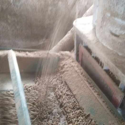 南召县 育肥羊全价料(内含优质花生秧草粉玉米大豆皮喷浆玉米添加剂等)
