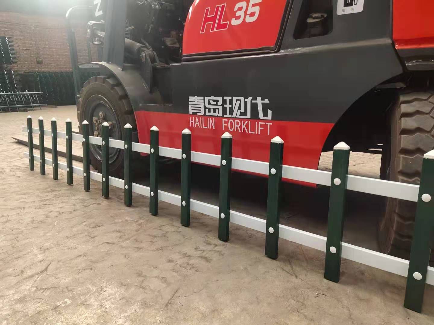 护栏网  各种护栏草坪护栏 多种颜色 多种规格