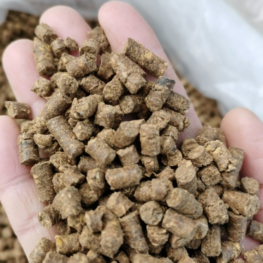 正阳县青干草饲料  花生秧熟化颗粒，散发出浓浓的草香味