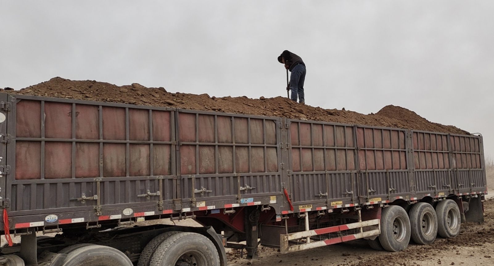 甘南地区大量供应羊粪原料，需要采购的企业和厂家可以联系，或留