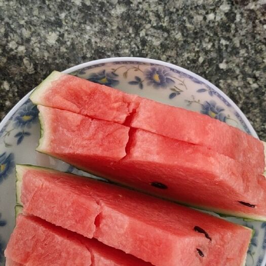 丘北县麒麟西瓜，个大、味甜、多汁、颜色好