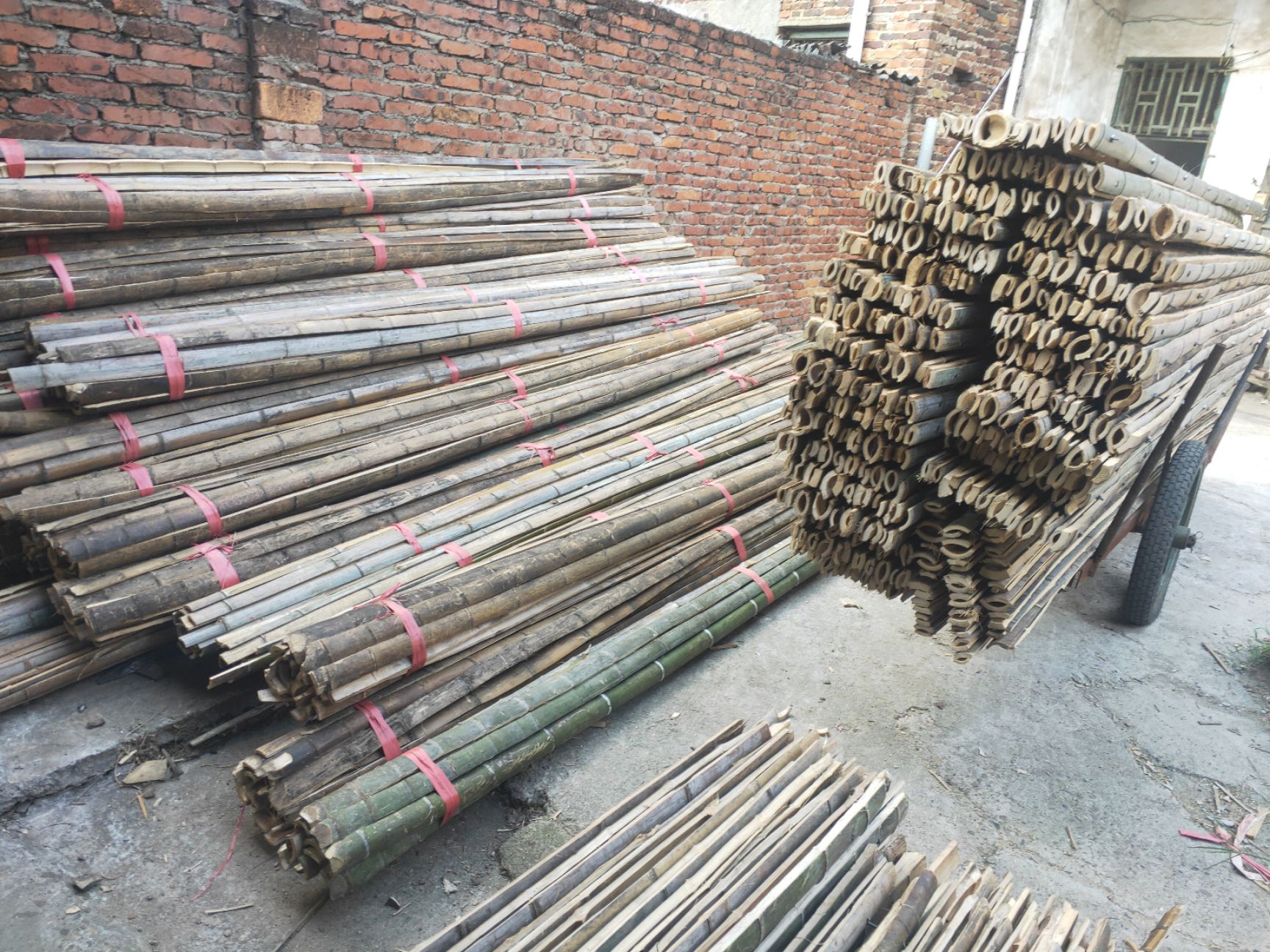 竹片  批发各种规格的优质竹竿，价格美丽。嗯，质量有保证。欢迎各位老