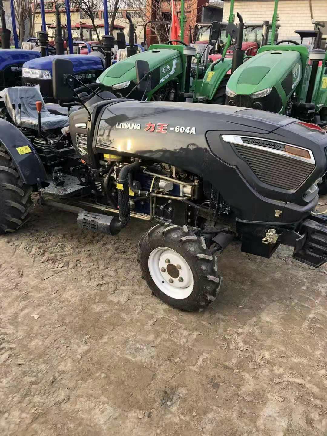 轮式拖拉机  四驱拖拉机 四轮拖拉**+2的档位 加重加粗后桥 厂家批发