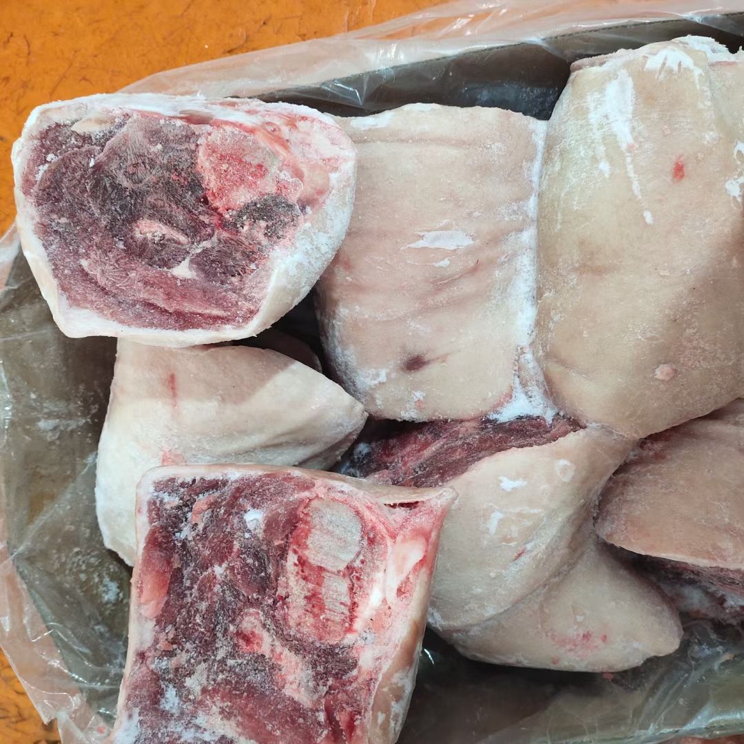 猪肘子  肥猪后肘，冻猪后肘子，一箱8个，品质好，价格优