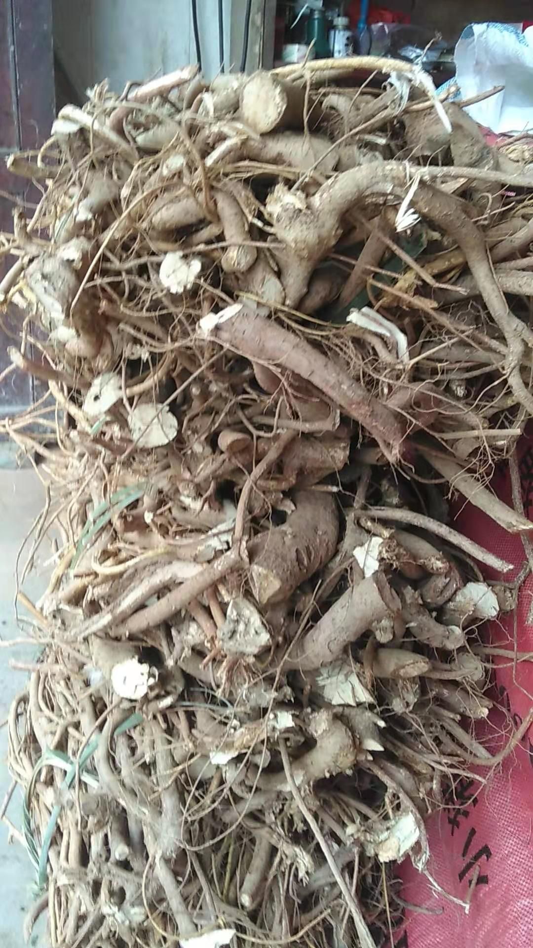 大扎把五指毛桃一斤左右干条日晒足干无硫香味浓郁味道好，煲汤好