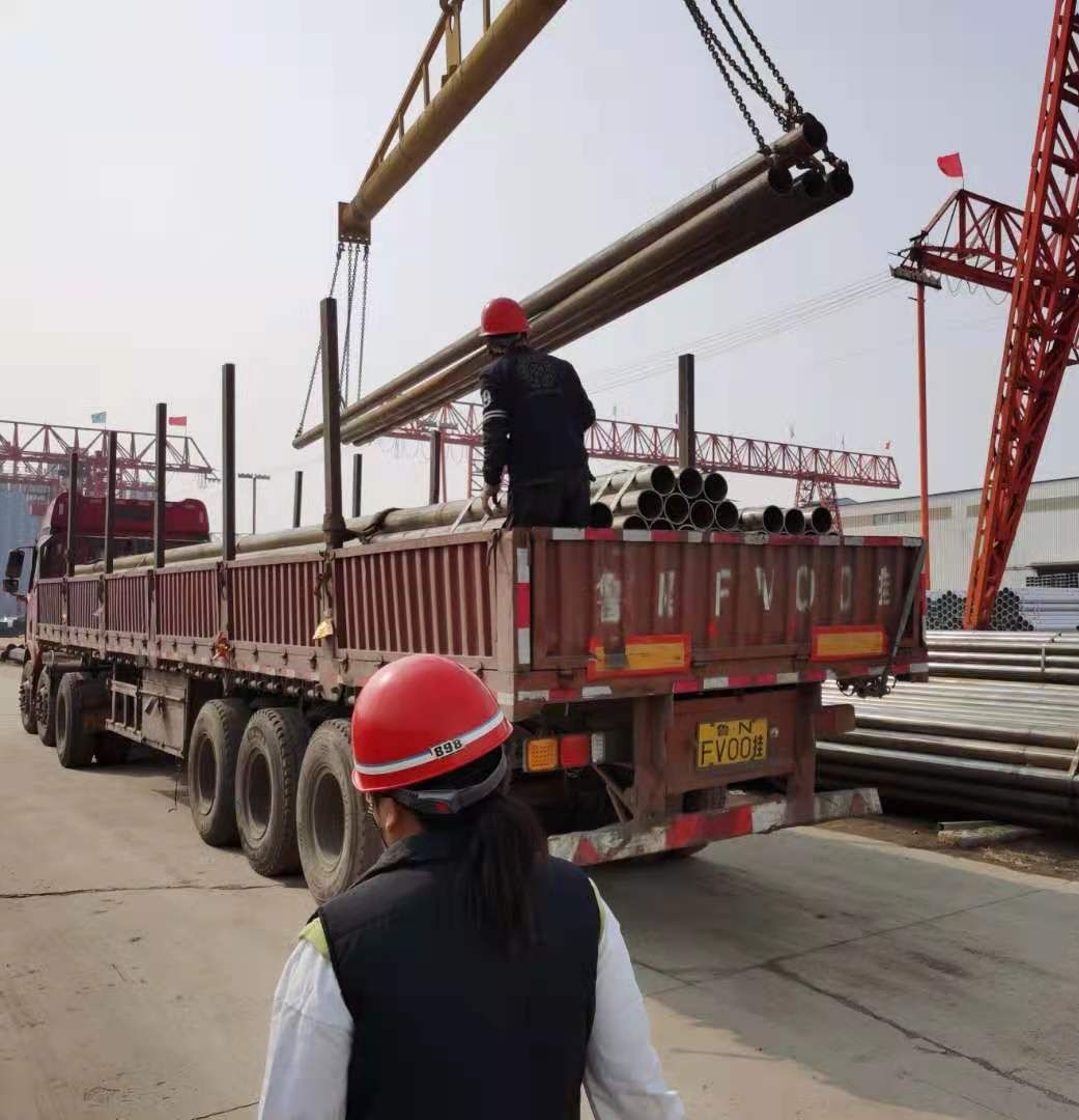  厂家长年生产加工安装热镀锌大棚管，包塑养殖大棚管，大棚配件