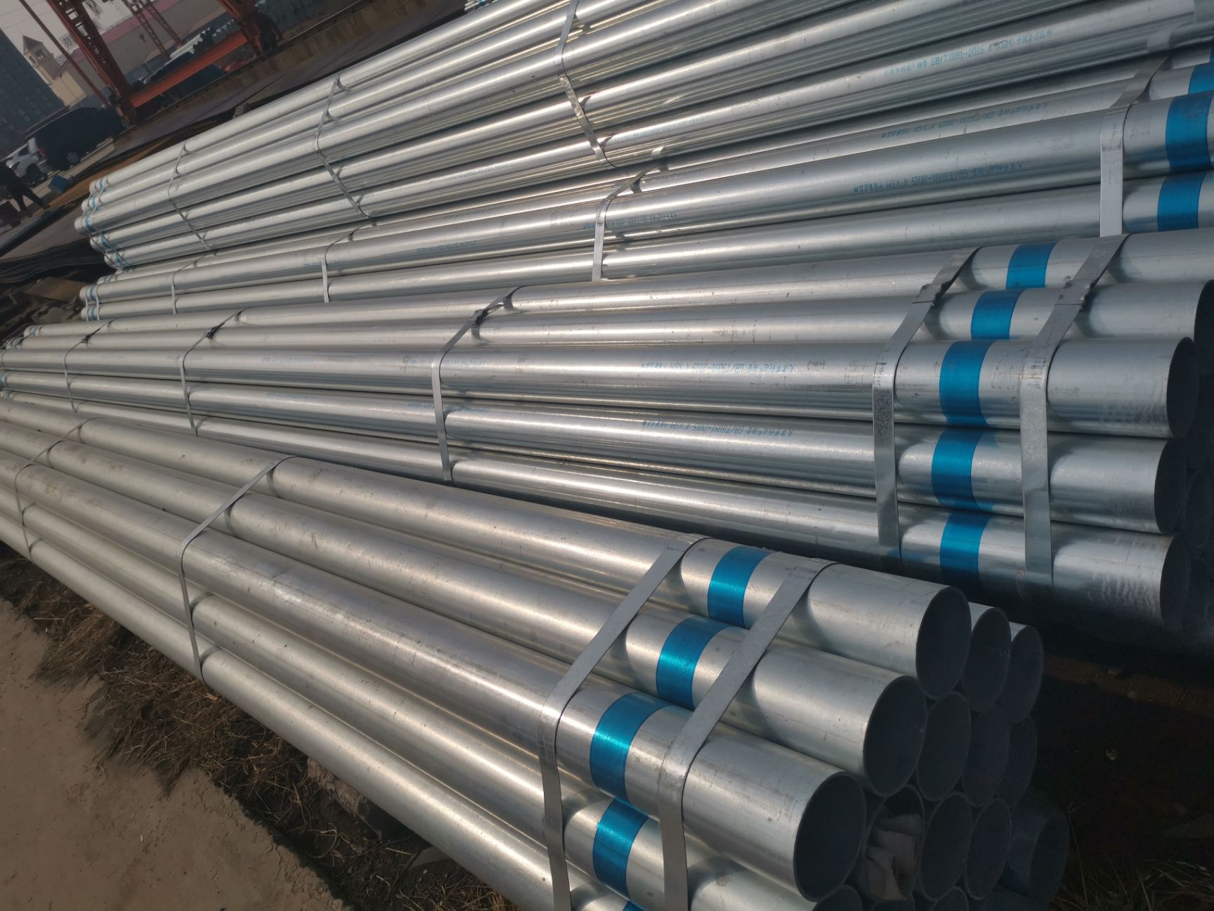  厂家长年生产加工安装热镀锌大棚管，包塑养殖大棚管，大棚配件