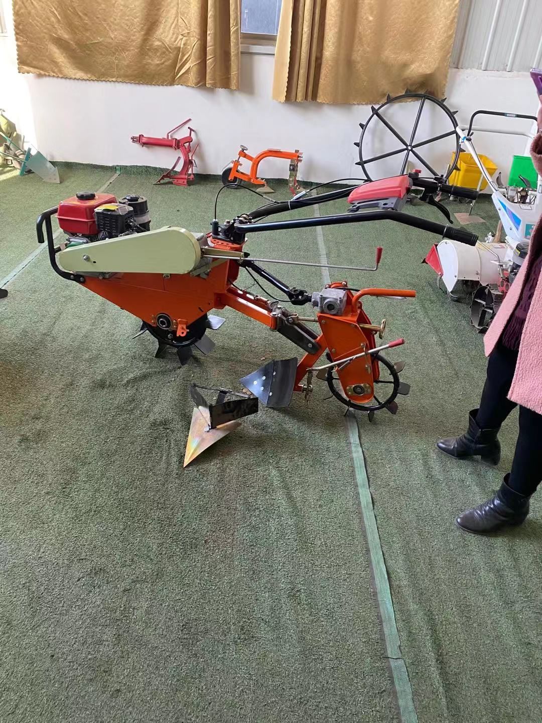  前后双驱翻地开沟犁，山地坡地王微耕机