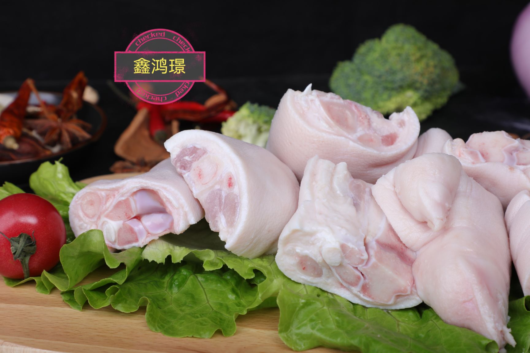 猪蹄块，烈火烧毛，无腥无毛，可以直接下锅，方便快捷。