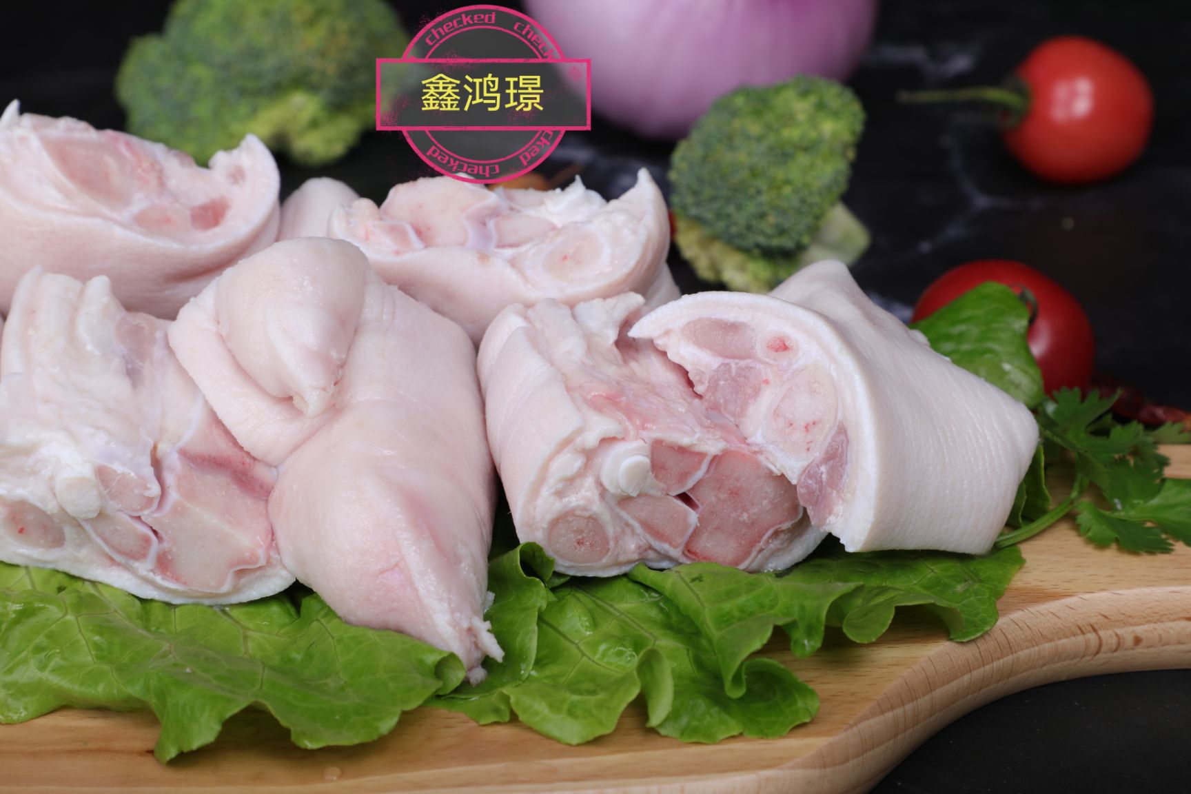 猪蹄块，烈火烧毛，无腥无毛，可以直接下锅，方便快捷。