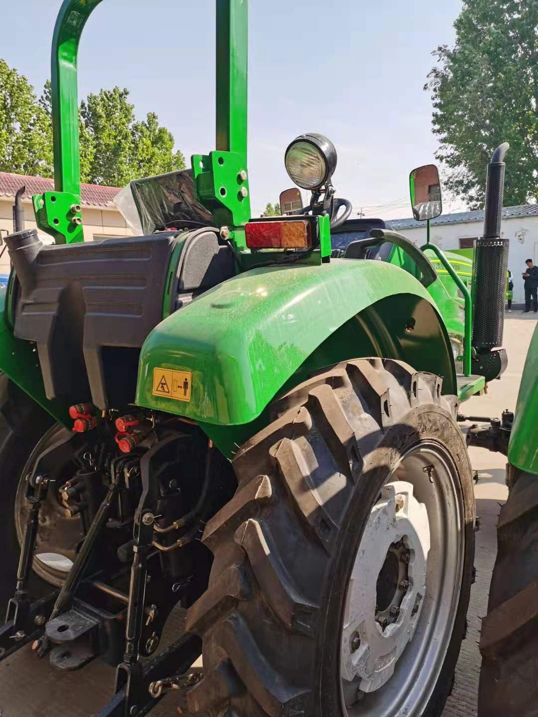 轮式拖拉机 804拖拉**0马力四驱农用拖拉机
