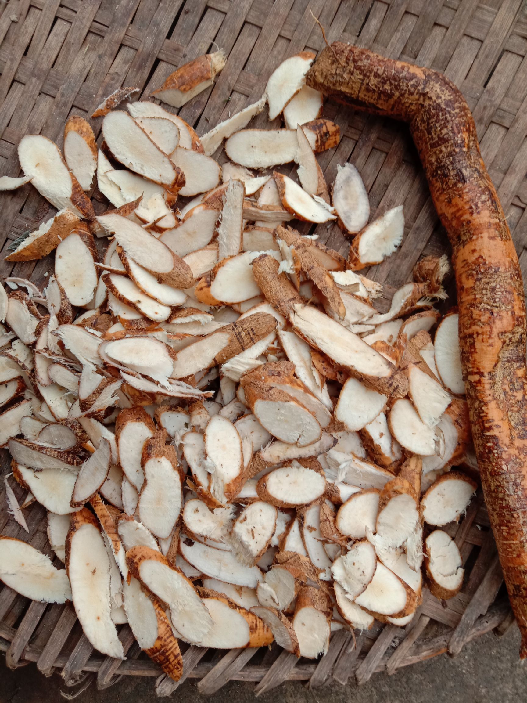 牛大力，深山大岭釆挖，无杂，山区农民种植，能长期保持好质量