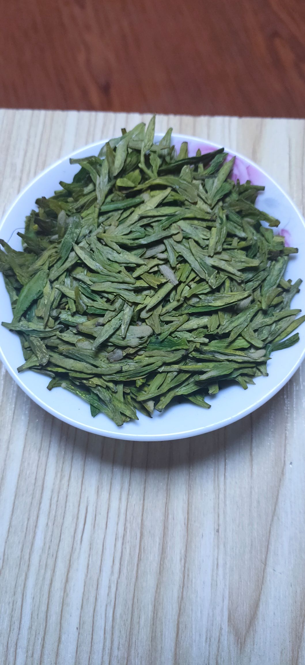 龙井茶  绿，产地杭州富阳区，茶农直销，初级农产品。
