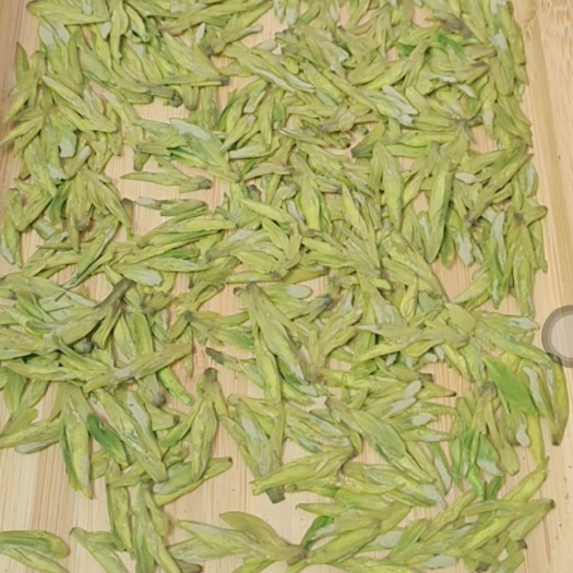 杭州龙井茶  杭州富阳，高山龙井，茶农直销。初级农产品。