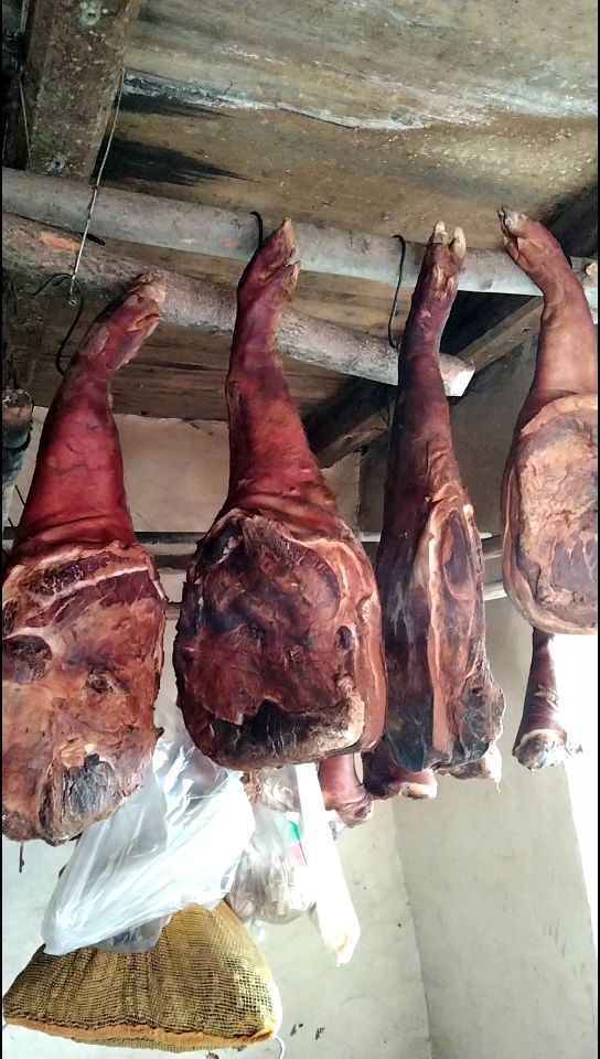 腊猪脚  腊肉，腊猪蹄