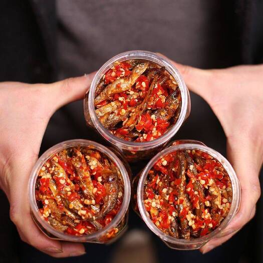 辣鱼仔  湖南特产小鱼仔柴火鱼火焙鱼香辣小鱼干即食下饭菜开胃