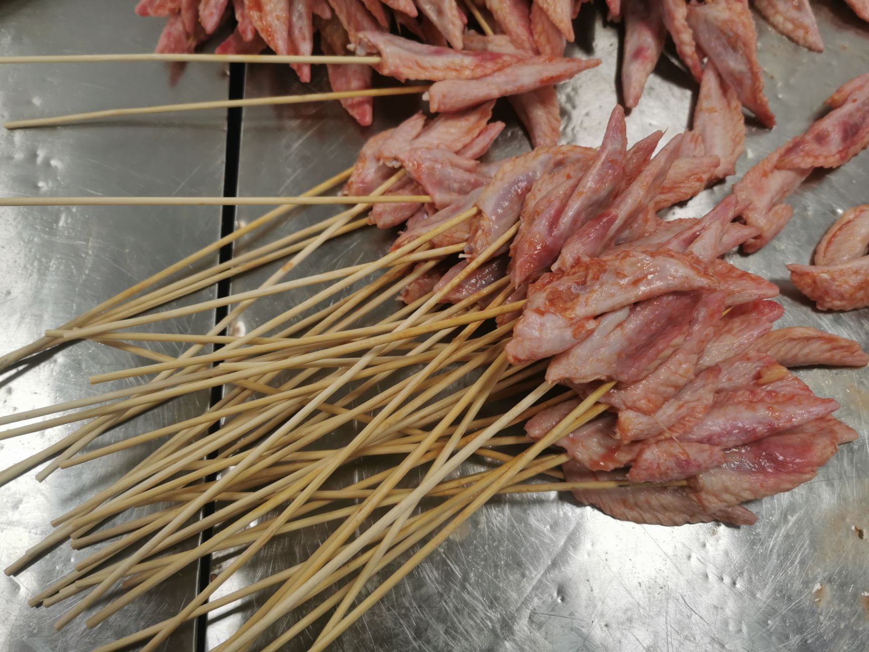  自家生产手工纯干鸡翅尖串大串小串一箱300串