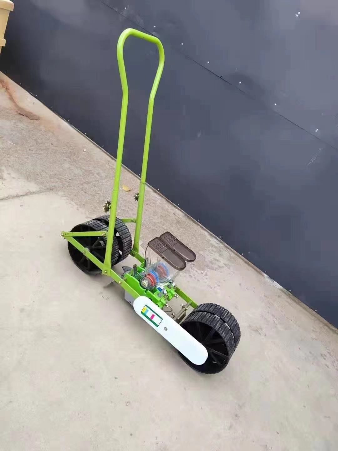 蔬菜水果播种机推拉式多功能点播机播种均匀