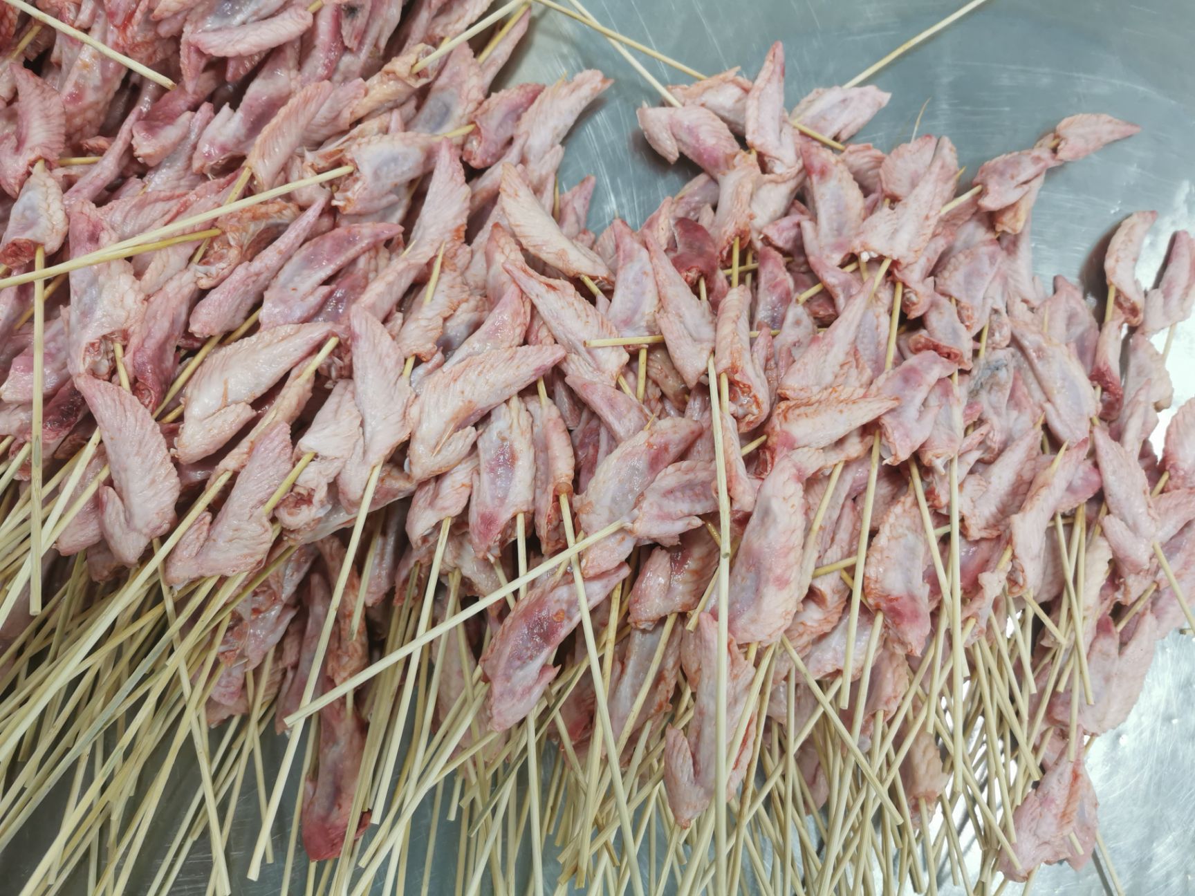  自家生产手工纯干鸡翅尖串大串小串一箱300串