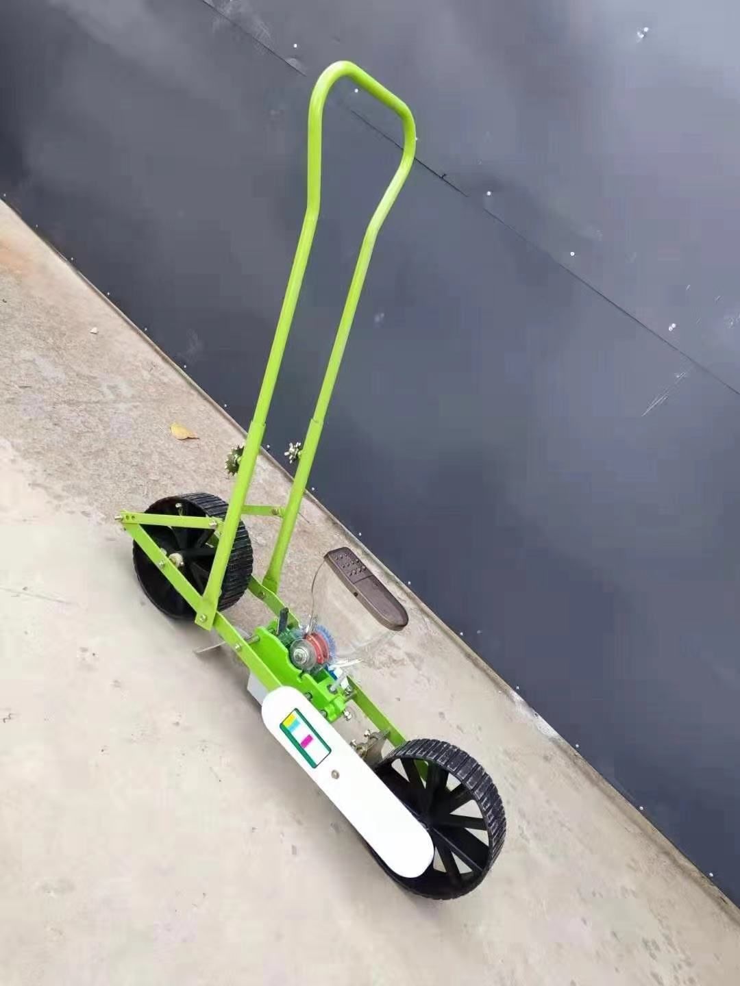 蔬菜水果播种机推拉式多功能点播机播种均匀