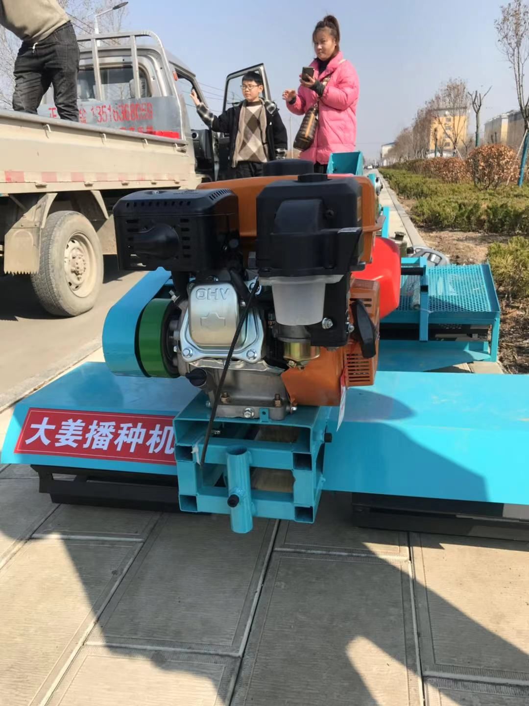 大姜播种机土豆芋头播种机乘坐自由式种距25播种均匀